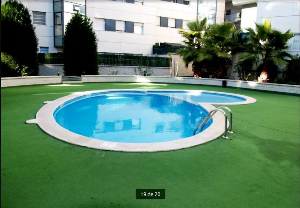 Calido Apartamento Con Piscina En Barcelona Ripollet Exteriör bild
